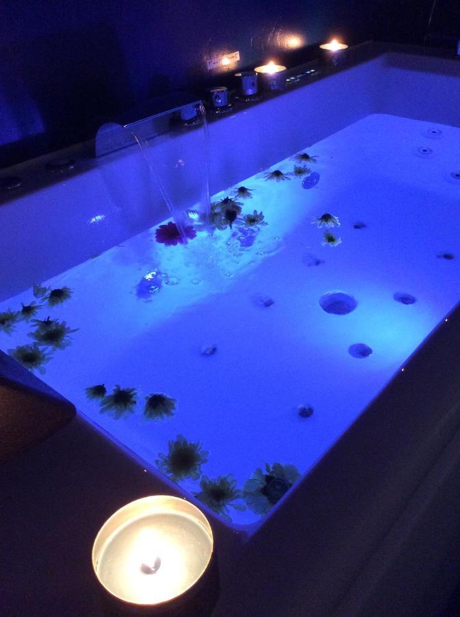 Me And Mrs Jones Suite Jacuzzi Hypercentre Montpellier Bagian luar foto